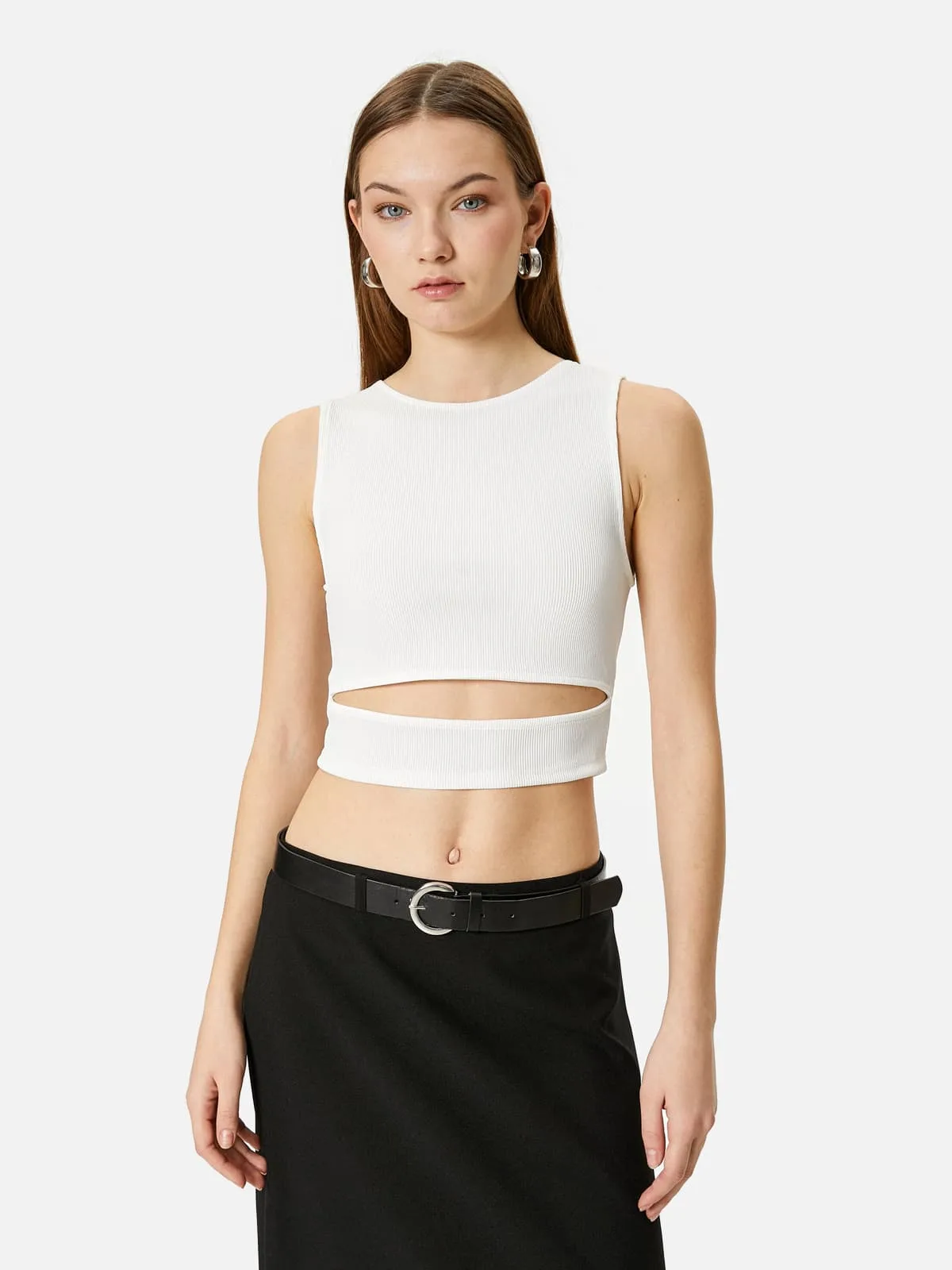 Short-Fit Sporty Round Neck T-shirt - White - Image 1